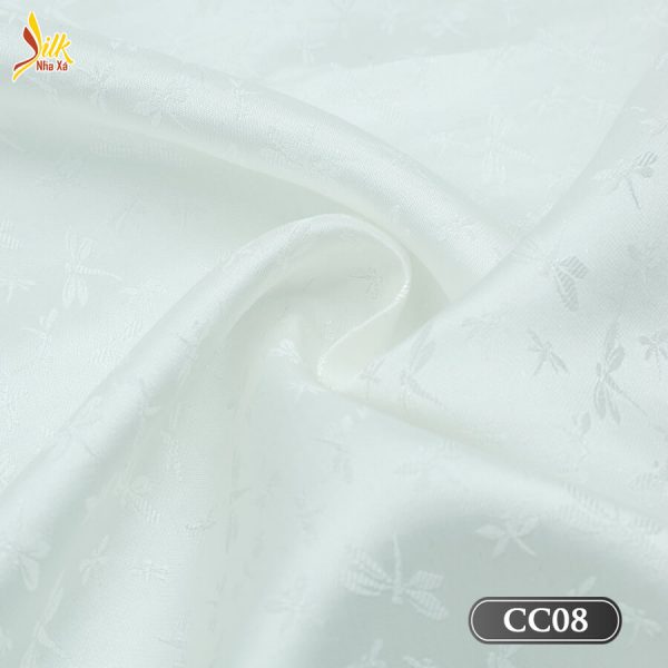 Vải lụa tơ tằm chuồn chuồn là dong sản phẩm với hoa văn đặc biệt đến từ làng lụa Nha Xá