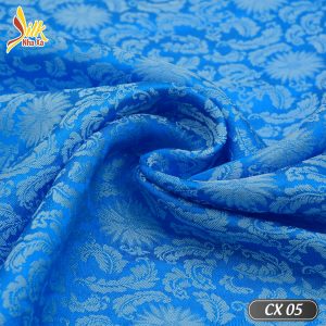 Phá cách từ hoa văn cúc truyền thống. Lụa hoa cúc xoáy đem lại sự mới mẻ trẻ trung - CX05