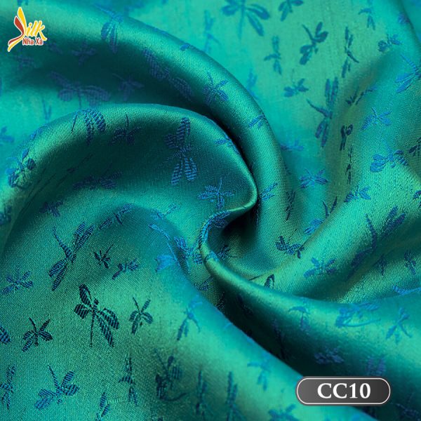 Vải lụa tơ tằm chuồn chuồn là dong sản phẩm với hoa văn đặc biệt đến từ làng lụa Nha Xá