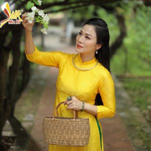 Áo dài dấu eo Lụa Nha Xá màu vàng - ACU12